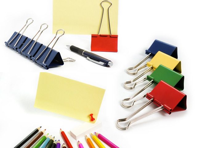 https://pixabay.com/es/photos/attach-antecedentes-blank-bulletin-4847721/
